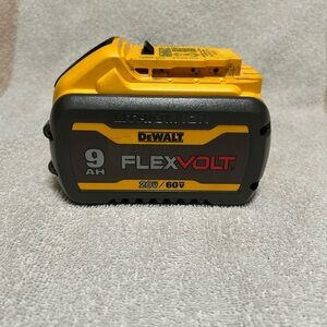 DeWalt FlexVolt 9AH Battery- like new!